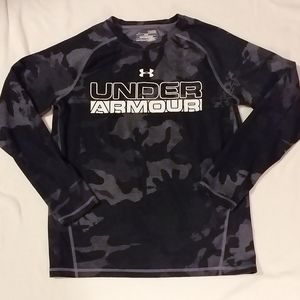 Boys camo Under Armour shirt sz Large